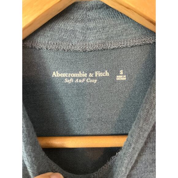 ABERCROMBIE Blue Soft & Cozy Sleeveless Mock Neck Top - Picture 3 of 4